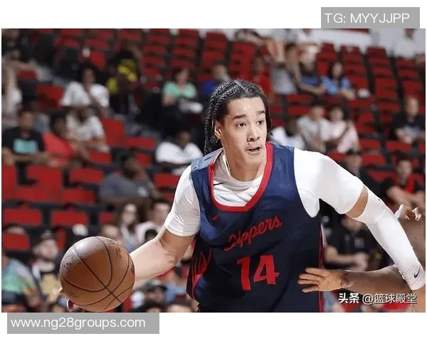 克利福德表现出色篮网双星齐发力科比桑德斯贡献9分4篮板2助攻